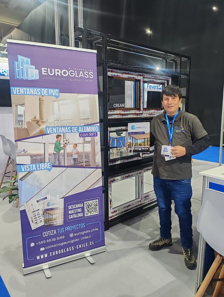 Ricardo Zuzunaga en el stand Euroglass y Ventanas de PVC, Fevent 2025